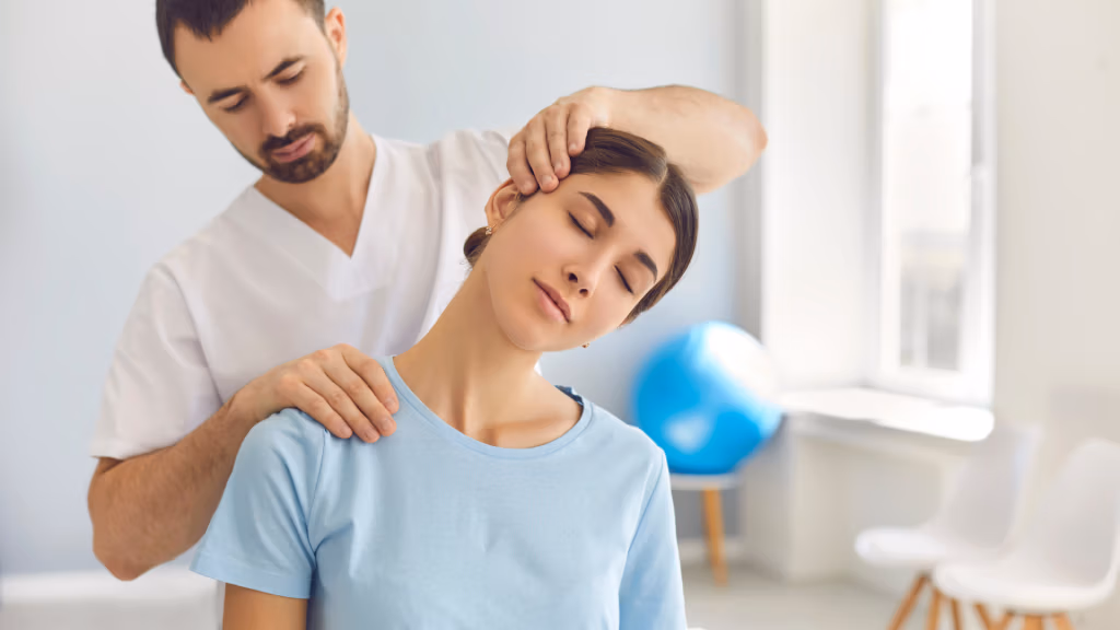 Frau beim Osteopath